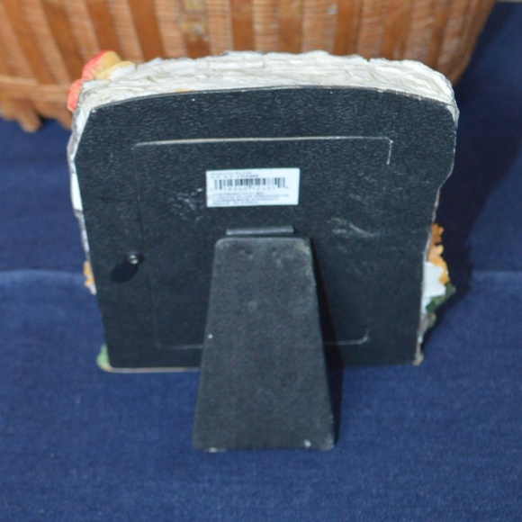 Vintage 3.5 x 5" Resin Frame - Pooh Gardening - Picture 3 of 3